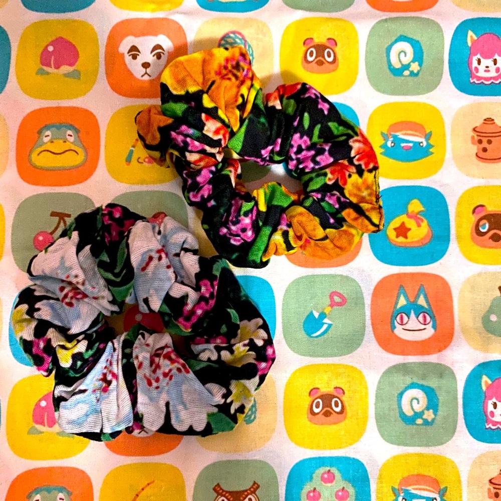 Set of 2 floral print scrunchies